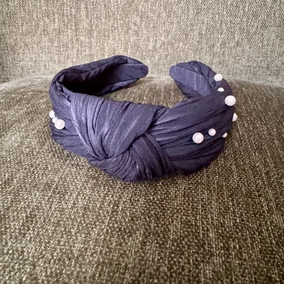 Anthropologie Everly Pleated Pearl Knot Headband Black - Picture 6 of 7